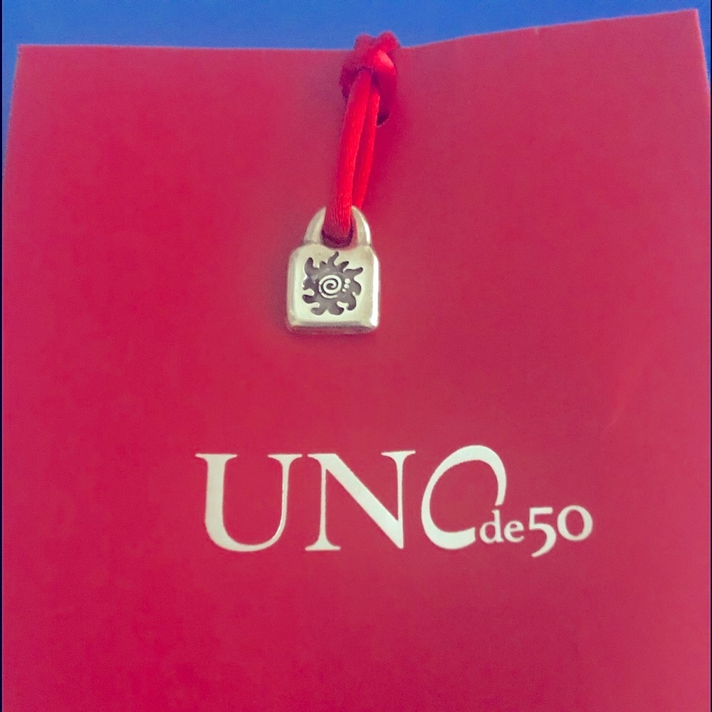 UNOde50 Earrings - Picture 4 of 6